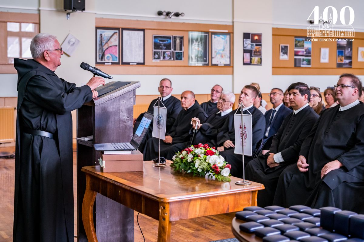 A négyszázadik tanév küszöbén